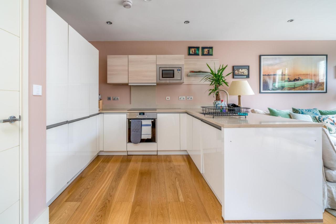 Apartament Superb Artist Flat With Free Parking By Portobello Londra