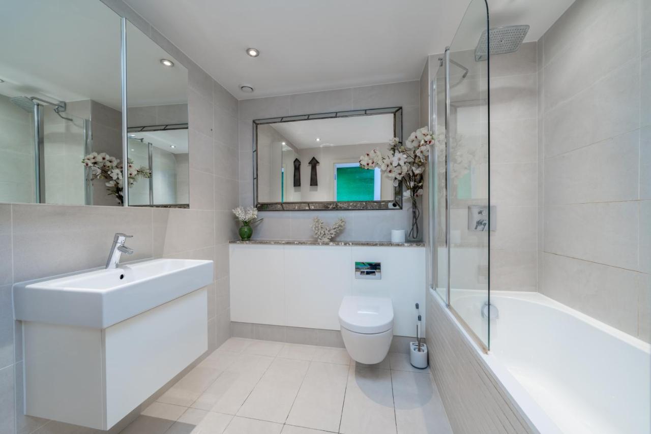 Apartament Superb Artist Flat With Free Parking By Portobello Londra